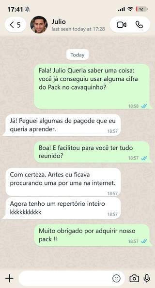 Print de conversa no WhatsApp — cliente Julio contando que já usou as cifras no cavaquinho